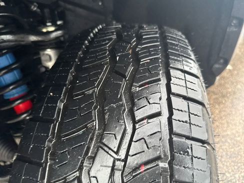 Used 2025 Toyota Tacoma TRD Off-Road image 41