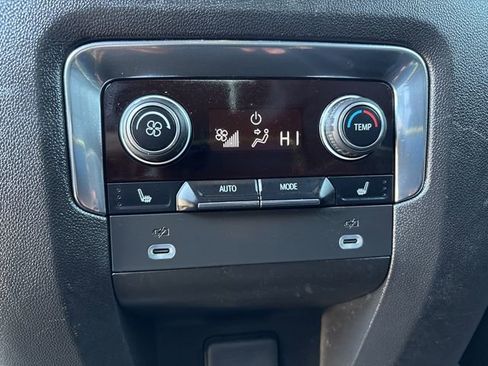 Used 2023 Chevrolet Suburban Premier image 26