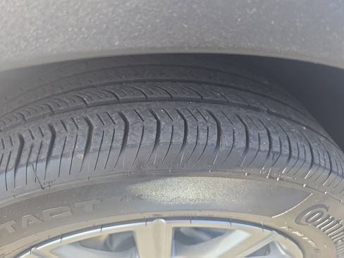 Used 2022 Cadillac XT4 Premium Luxury w/ Cold Weather Package image 33