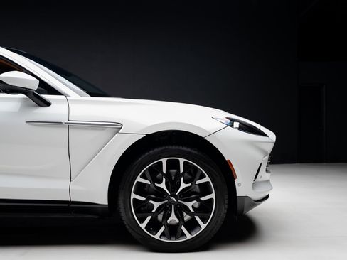 Used 2023 Aston Martin DBX AWD/4WD image 37