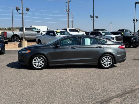 Used 2016 Ford Fusion SE FWD image 2