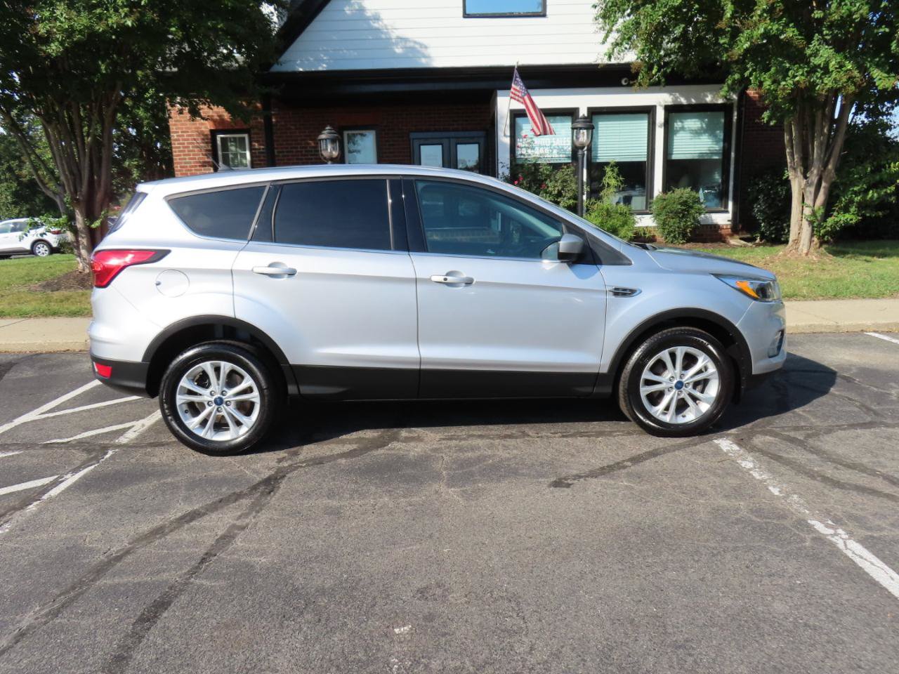 Used 2019 Ford Escape SE FWD image 9