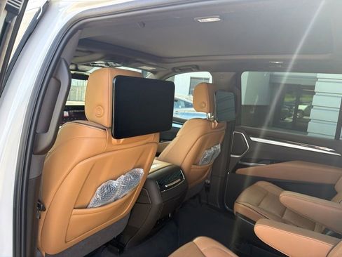Used 2025 Cadillac Escalade ESV Premium Luxury w/ Touring Package AWD/4WD image 14
