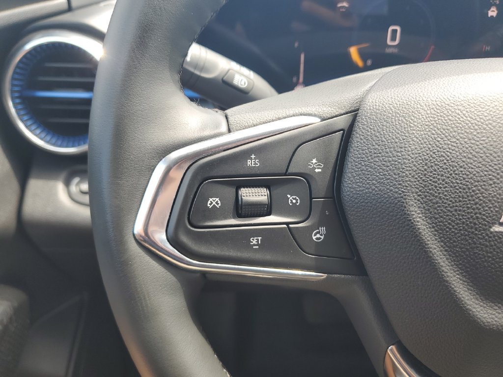 Used 2025 Chevrolet Trax LT w/ Driver Confidence Package FWD image 19