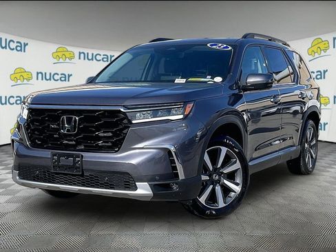 Used 2023 Honda Pilot Touring image 3