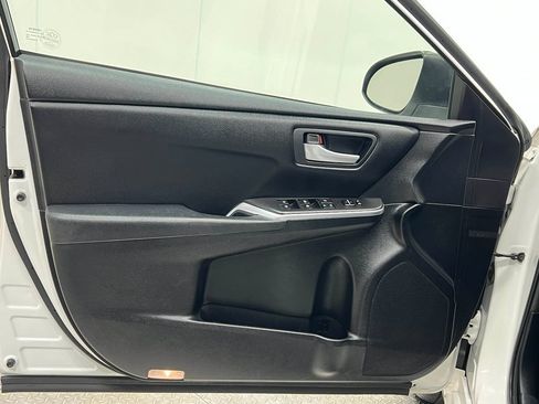 Used 2016 Toyota Camry SE FWD image 14