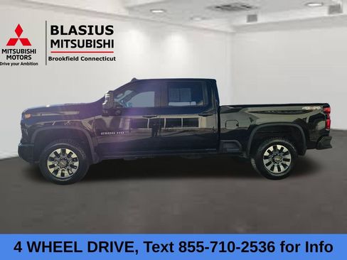 Used 2024 Chevrolet Silverado 2500 Custom w/ Custom Value Package image 4