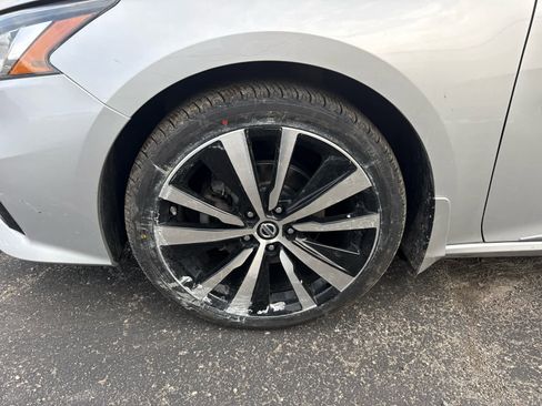 Used 2020 Nissan Altima 2.5 Platinum image 3