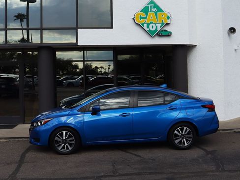 Used 2023 Nissan Versa SV image 8