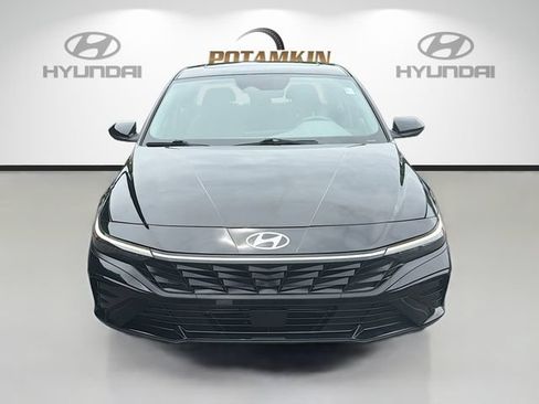 Certified 2025 Hyundai Elantra SEL w/ Cargo Package FWD image 2