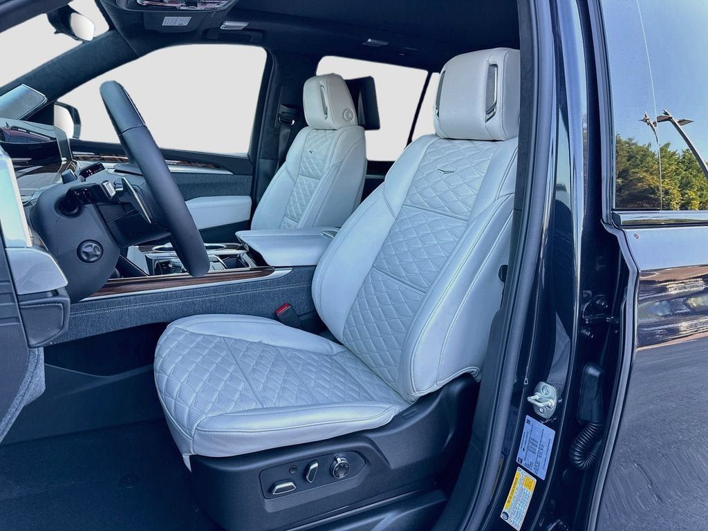 New 2026 Cadillac Escalade Platinum Sport w/ LPO, ONYX Package AWD/4WD image 15
