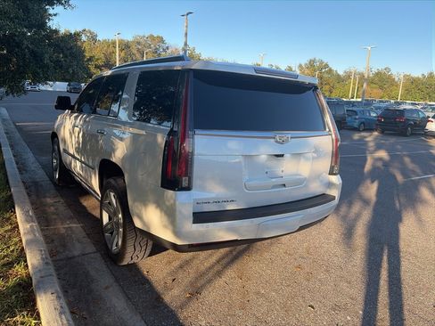 Used 2020 Cadillac Escalade Premium Luxury image 2