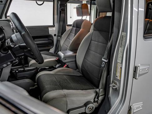 Used 2007 Jeep Wrangler X image 32