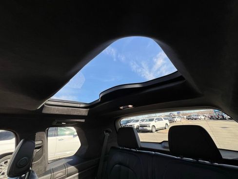 Used 2022 BMW X7 M50i image 23