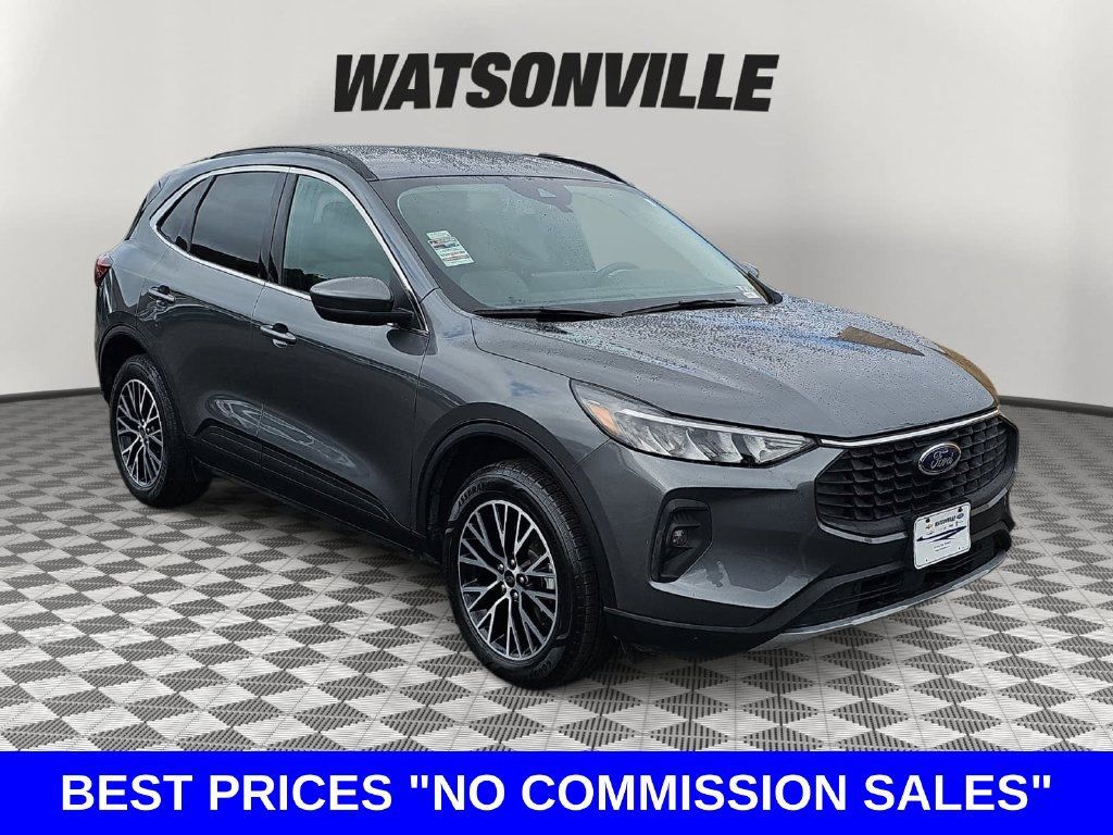 Used 2025 Ford Escape SE FWD 360° Tour