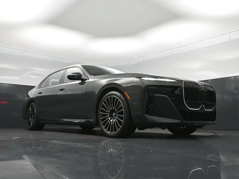 New 2026 BMW 740i w/ Executive Package RWD image 44