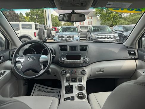 Used 2012 Toyota Highlander SE w/ Tow Pkg AWD/4WD image 22