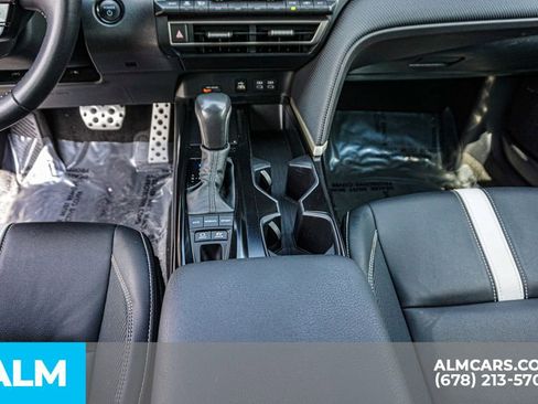 Used 2025 Toyota Camry SE image 40