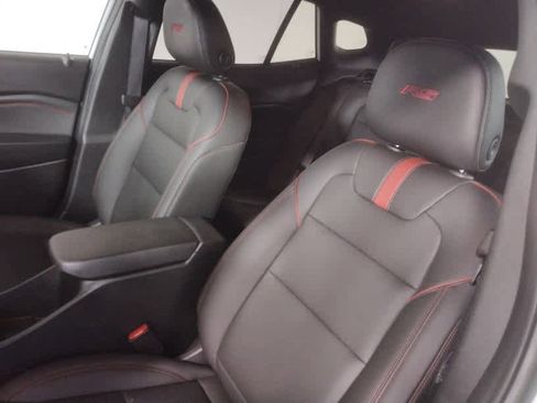 Used 2024 Chevrolet Trax RS w/ Sunroof Package image 14