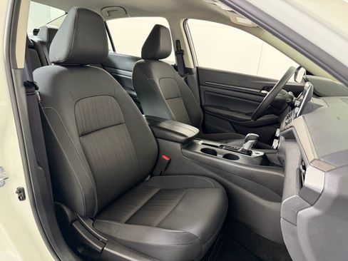 Used 2025 Nissan Altima 2.5 SV FWD image 18