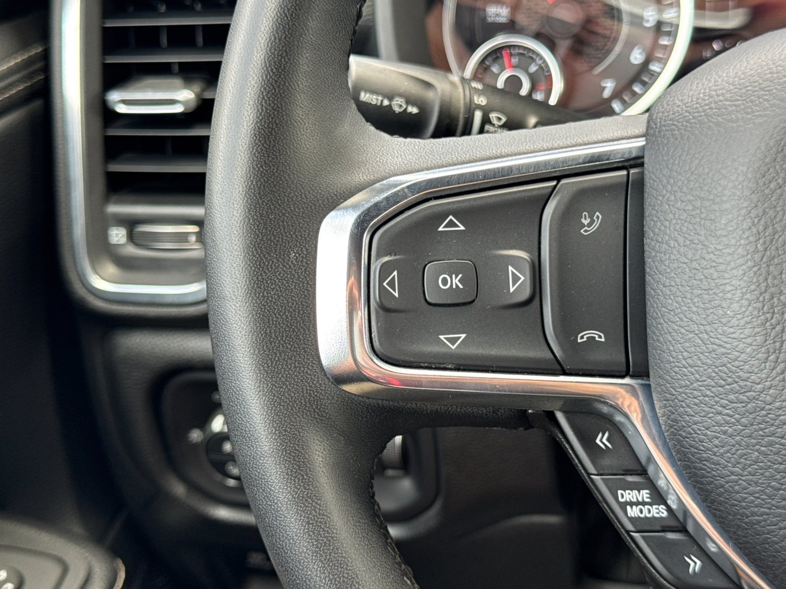 Used 2025 RAM 1500 Laramie AWD/4WD image 27