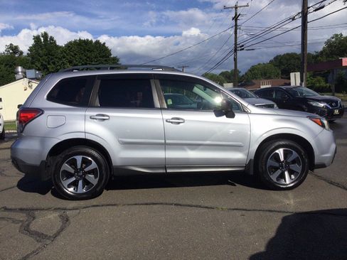 Used 2017 Subaru Forester 2.5i w/ Alloy Wheel Package AWD/4WD image 7