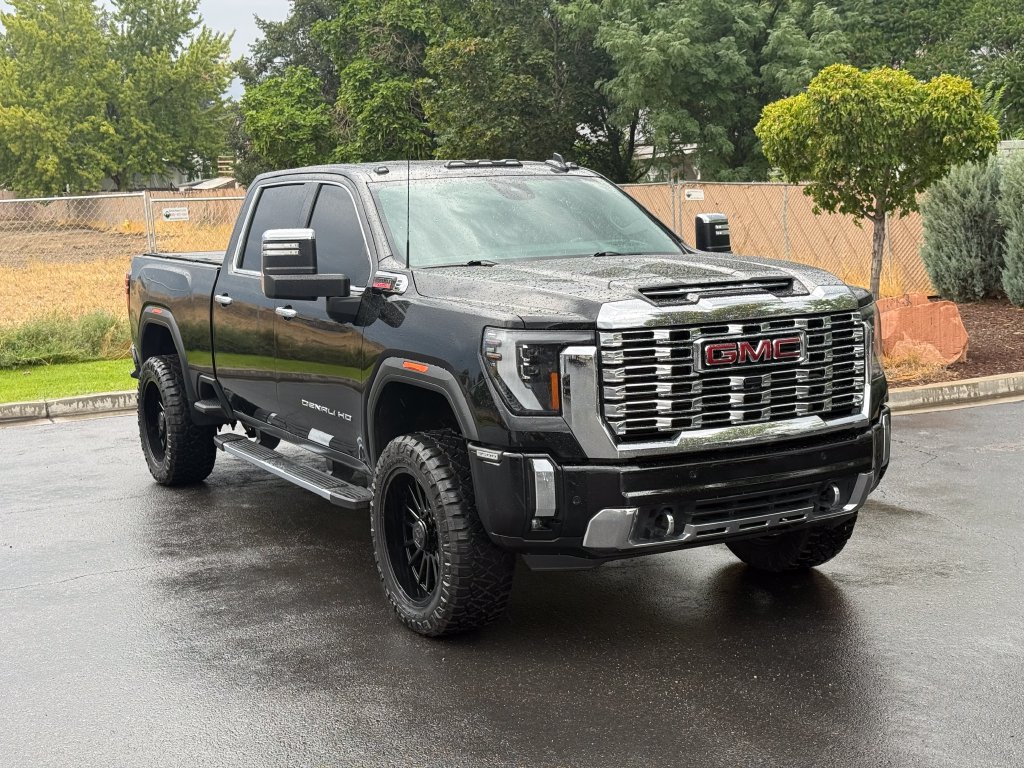 Used 2024 GMC Sierra 3500 Denali w/ Denali Reserve Package AWD/4WD image 2