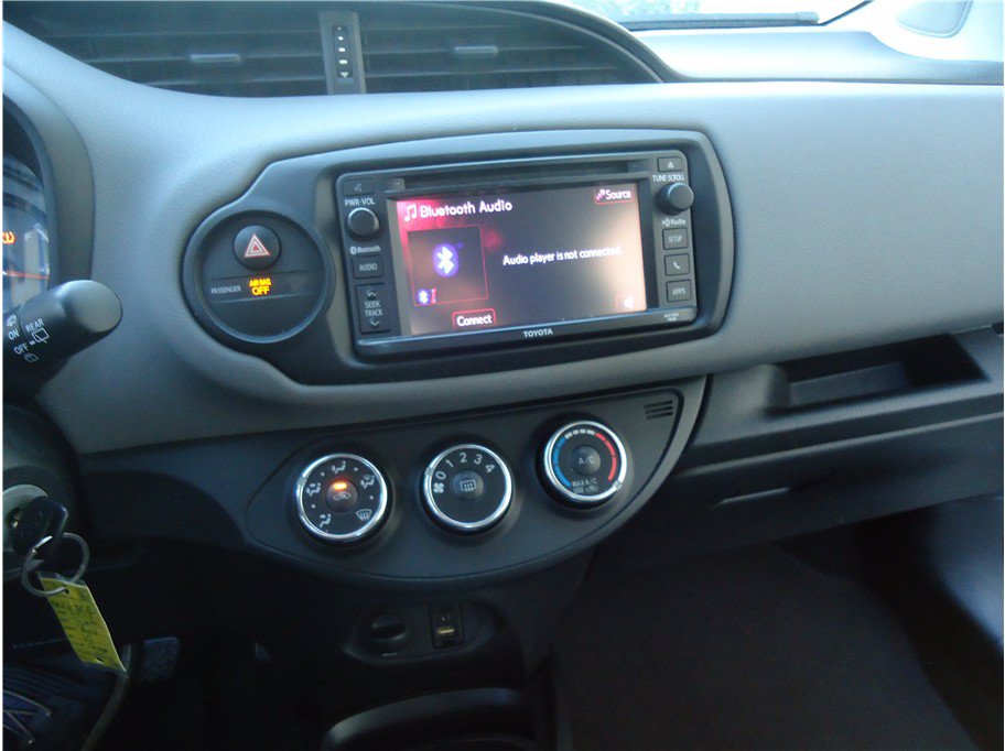 Used 2015 Toyota Yaris L FWD image 20