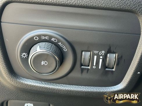 New 2025 Jeep Grand Cherokee Overland w/ Adv Protech Group III AWD/4WD image 23