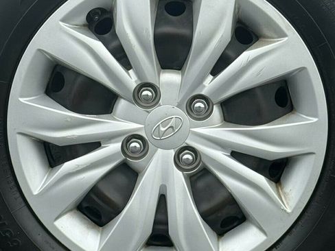 Used 2021 Hyundai Accent SE FWD image 46