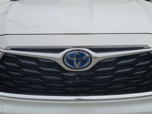 Used 2024 Toyota Highlander Platinum image 24