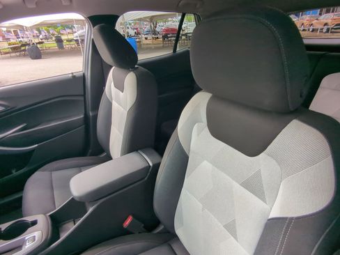 Used 2024 Chevrolet Trax LS w/ LS Convenience Package FWD image 12