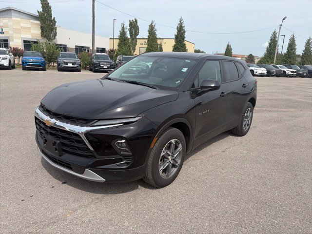 Used 2025 Chevrolet Blazer LT AWD/4WD image 2