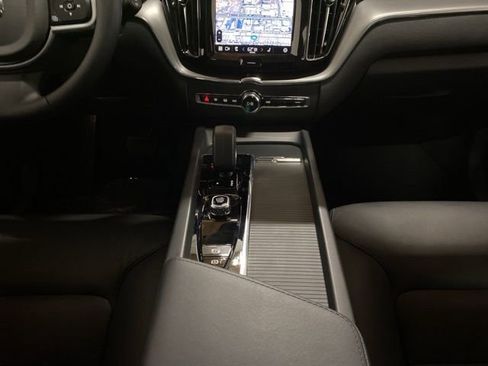 Used 2025 Volvo XC60 B5 Core image 13