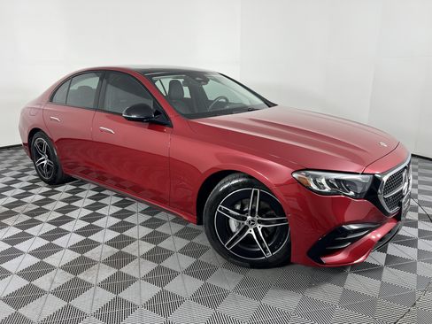 Used 2025 Mercedes-Benz E 350 4MATIC Sedan image 2