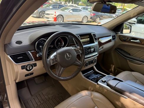 Used 2016 Mercedes-Benz GL 550 4MATIC image 13