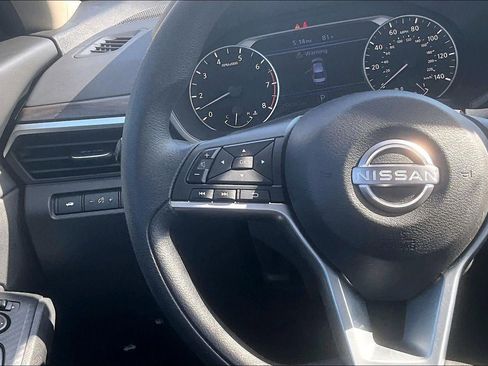 Used 2025 Nissan Altima 2.5 SV FWD image 19