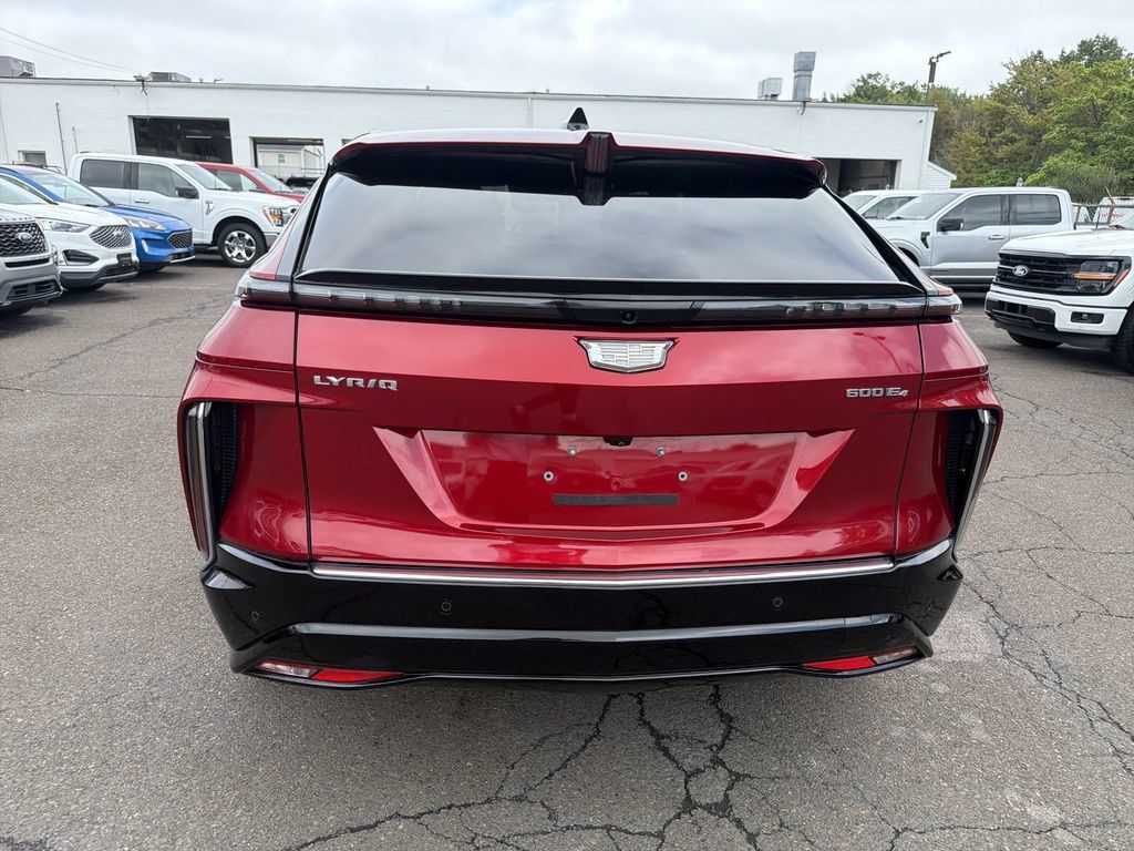 Used 2024 Cadillac Lyriq Luxury AWD/4WD image 6