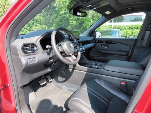 New 2025 Honda Pilot TrailSport image 2