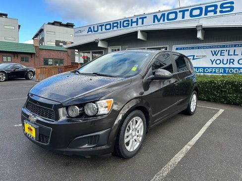 Used 2015 Chevrolet Sonic LT w/ Fun and Sun Package image 2