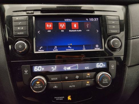 Used 2020 Nissan Rogue SV FWD image 25