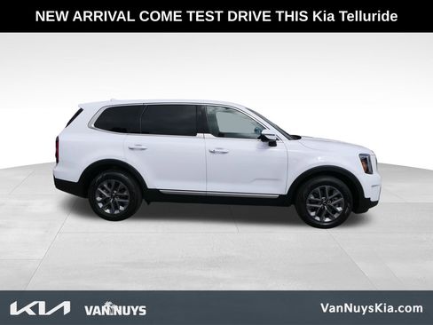 Used 2023 Kia Telluride LX image 2