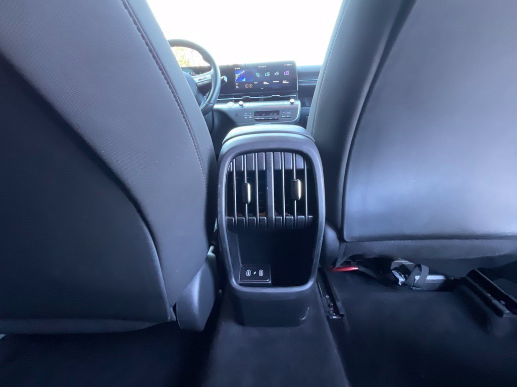 Used 2025 Hyundai Kona SEL AWD/4WD image 25