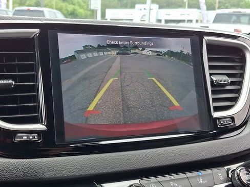 Used 2025 Chrysler Pacifica Select FWD image 19