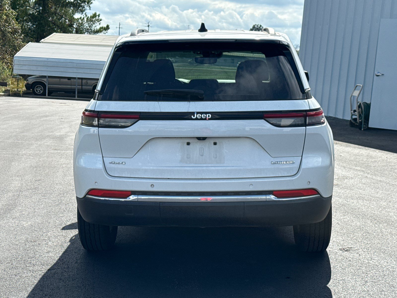 Used 2023 Jeep Grand Cherokee Laredo AWD/4WD image 6