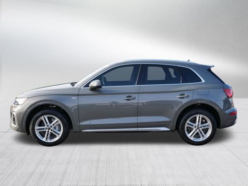 Used 2023 Audi Q5 e Premium w/ Convenience Package image 4