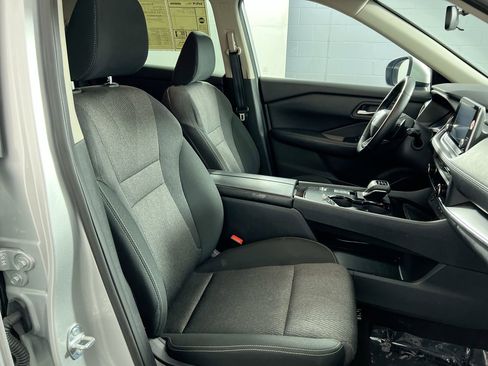 Used 2025 Nissan Rogue SV image 29