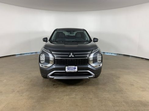 Used 2025 Mitsubishi Outlander SE image 3