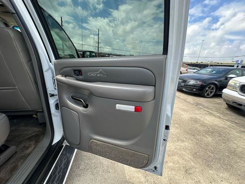 Used 2002 GMC Yukon XL Denali AWD/4WD image 36