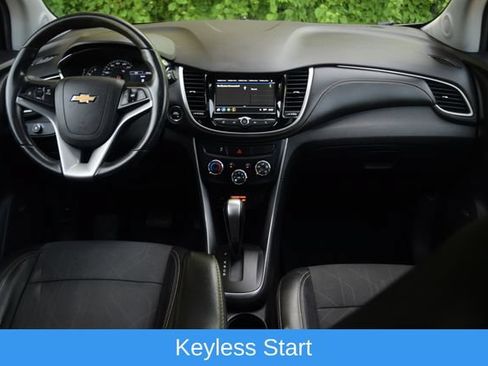 Used 2019 Chevrolet Trax LT w/ Sun & Sound Package AWD/4WD image 7